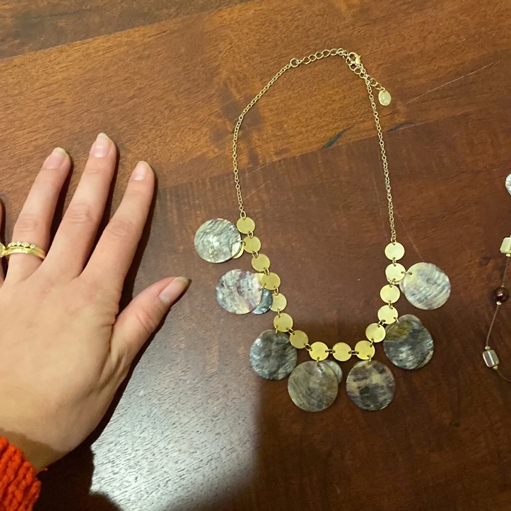 Shell necklaces - Picture 3 of 4